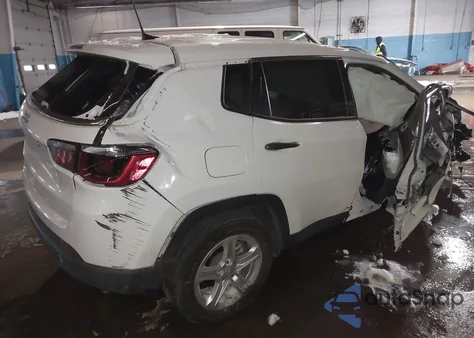 2023 Jeep Compass Sport 4X4 z USA, uszkodzony, nr VIN 3C4NJDAN4PT531395